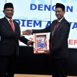 Resmi Dilantik, Mendikbud Nadiem Lakukan Serah Terima Jabatan dengan Mendikbud Muhadjir