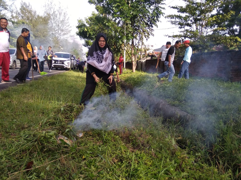 Dinas Pendidikan Lakukan Aksi Bersih Pantai