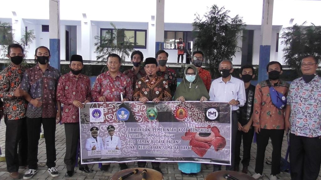 Wawali Lepas Keberengkatan Tim Festival Komposisi Musik ke Sumatra Barat
