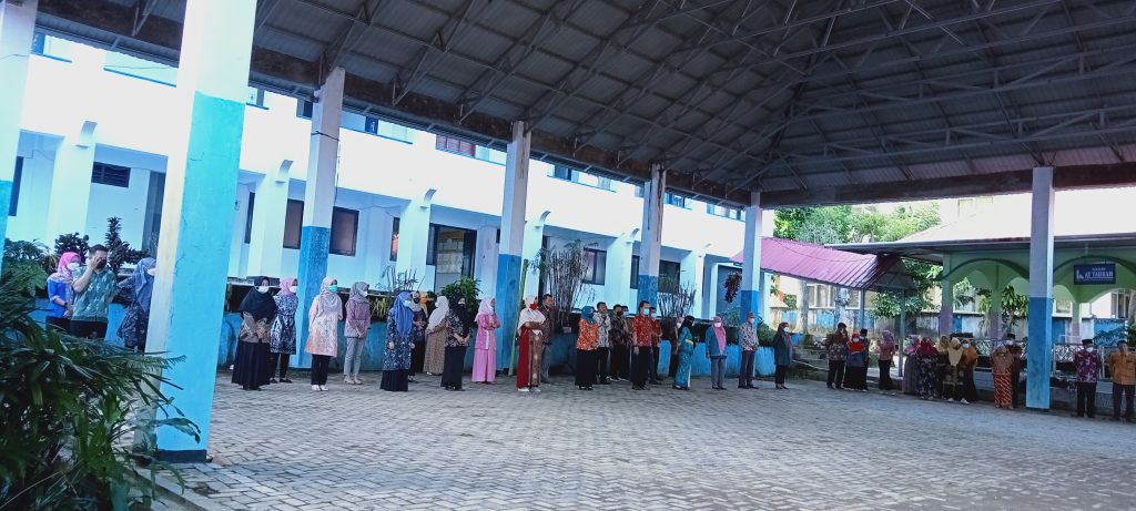 Kadis Dinas Pendidikan Kota Bengkulu Kembali Tertibkan Apel Pagi Sebelum Memulai Kegiatan