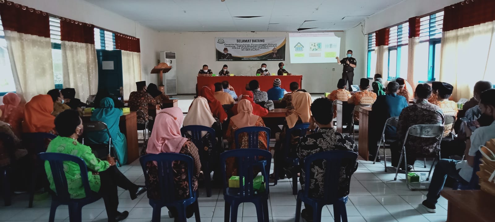 Penyuluhan Penerangan Hukum Tentang Mewaspadai Sumbangan Rasa Pungutan (PUNGLI) di sekolah