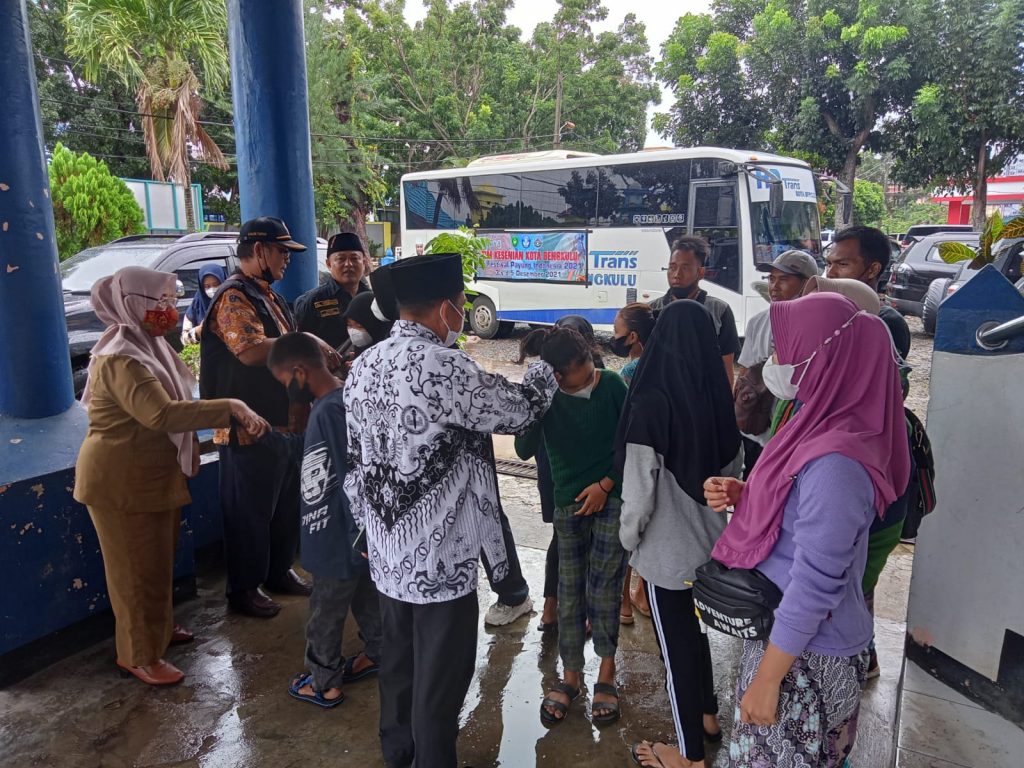 Kadis Diknas Lepas Tim Kesenian ke Solo Ikuti Festival Payung 2021