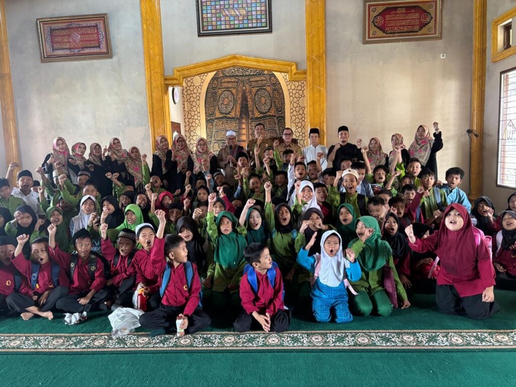 Mencintai Nabi dengan Meneladani Sifatnya, Dalam Perayaan Maulid Nabi Muhammad SAW di SD Negeri 25 Kota Bengkulu