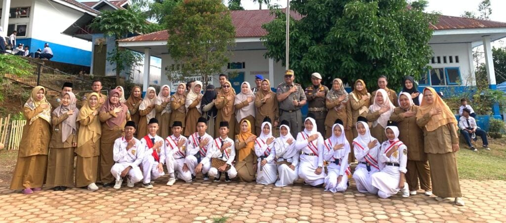 Semangat Baru di SMPN 24 Kota Bengkulu: Kepala Satpol PP Kota Bengkulu Berikan Motivasi di Hari Pertama Sekolah
