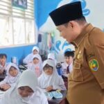 Semangat Hari Pertama Sekolah: Kadis Dikbud Kota Bengkulu Tinjau KBM di SD Negeri 1 Kota Bengkulu